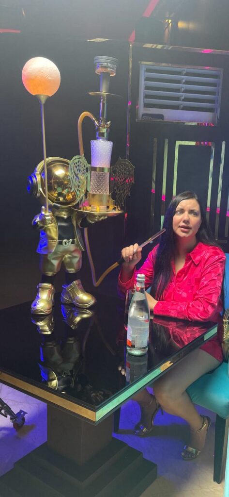 Iloli Dubai - Lady - Shisha Hookah